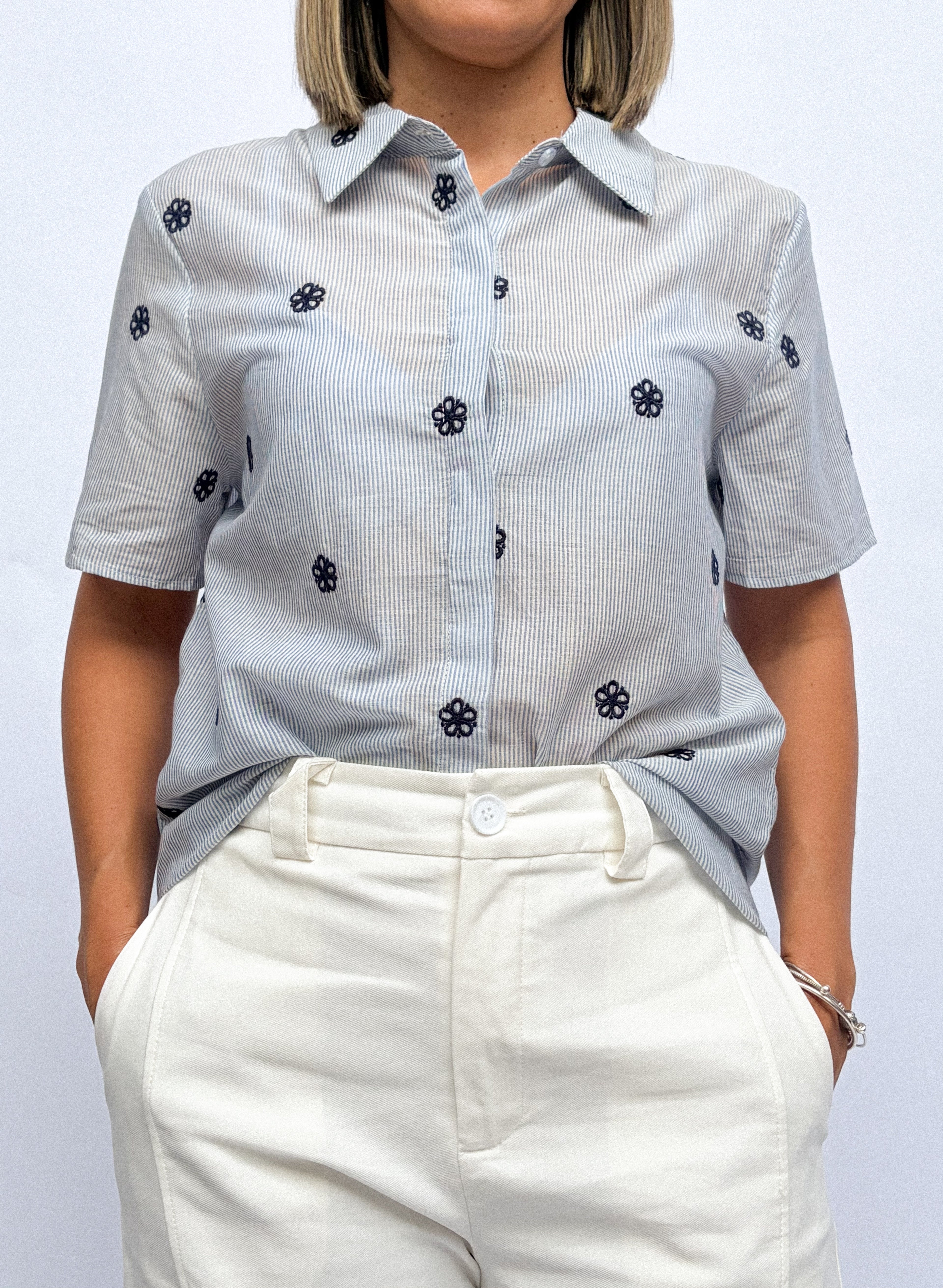 Blusa detalles azules