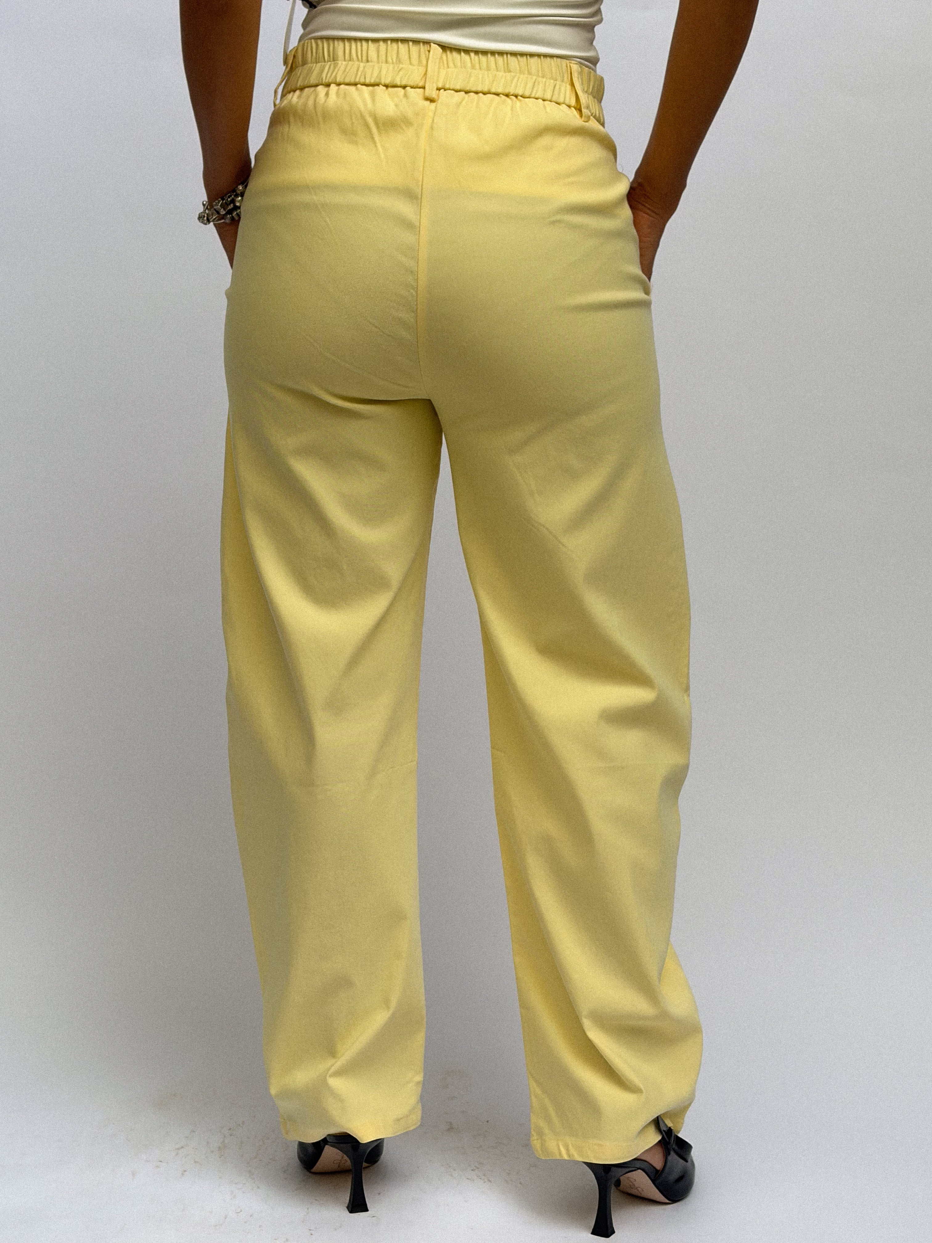 Pantalón amarillo