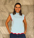 Blusa celeste detalle rojo