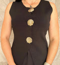Chaleco negro detalle botones concha
