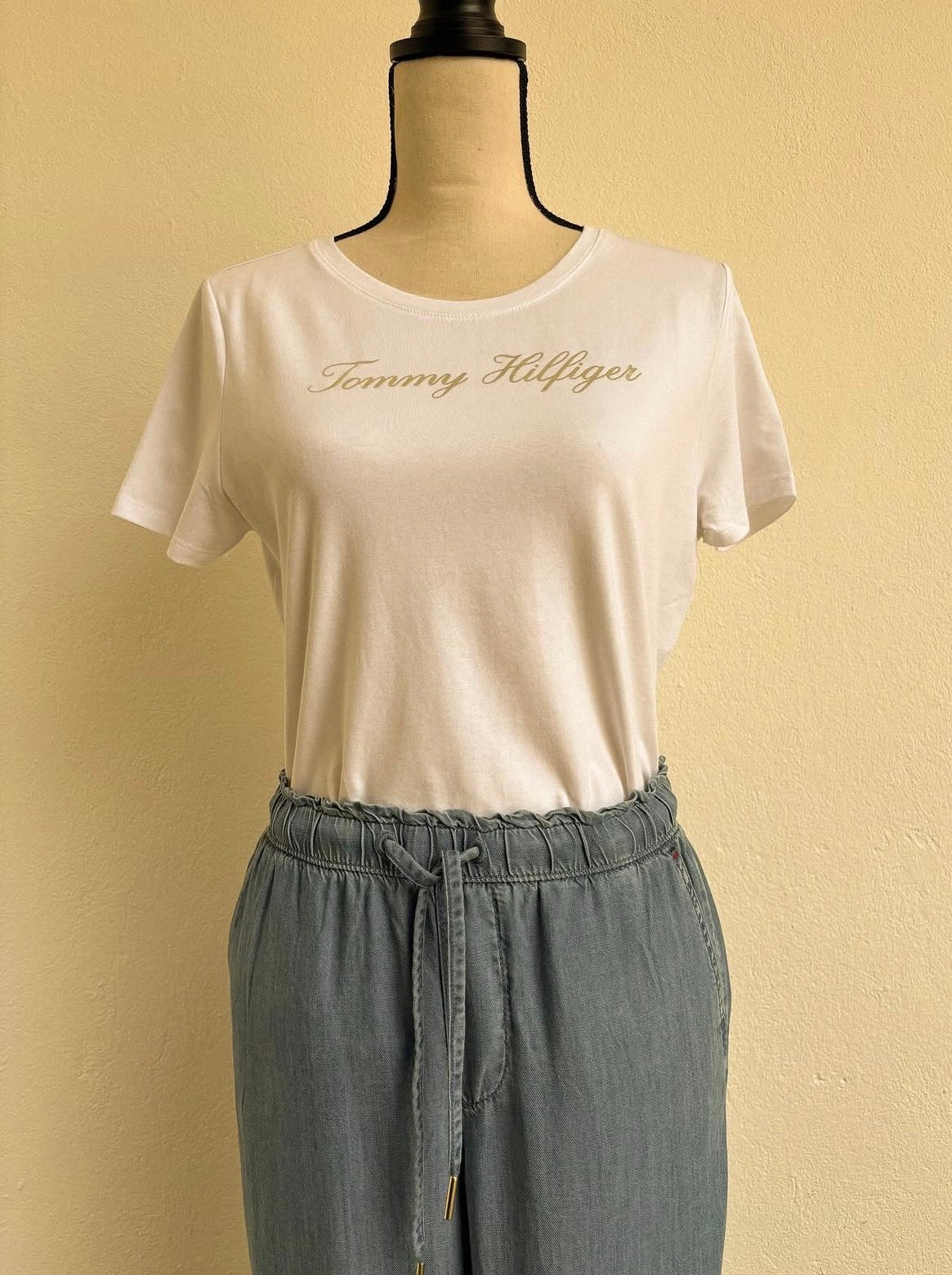Blusa tommy hilfiger blanca letras