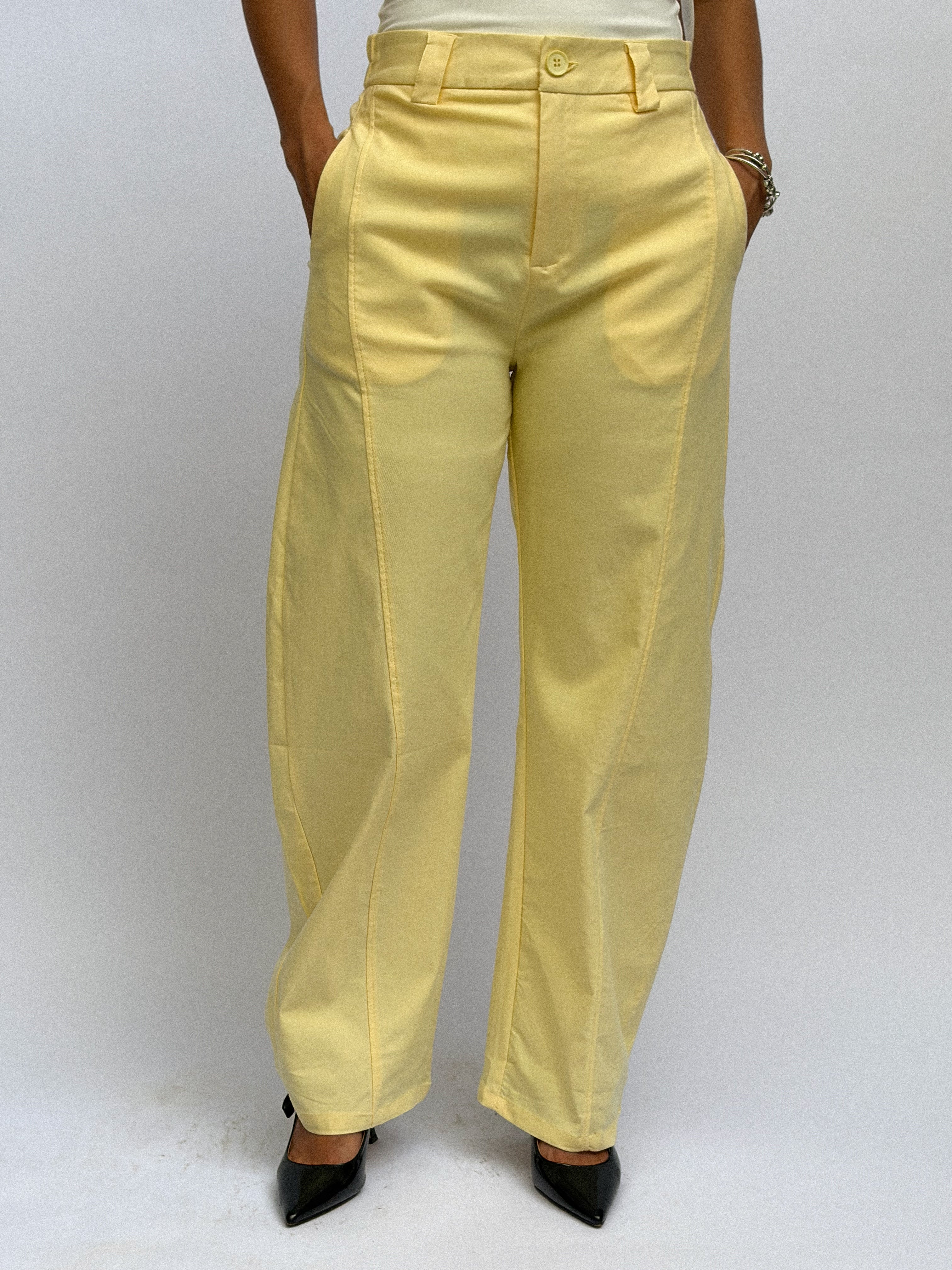 Pantalón amarillo