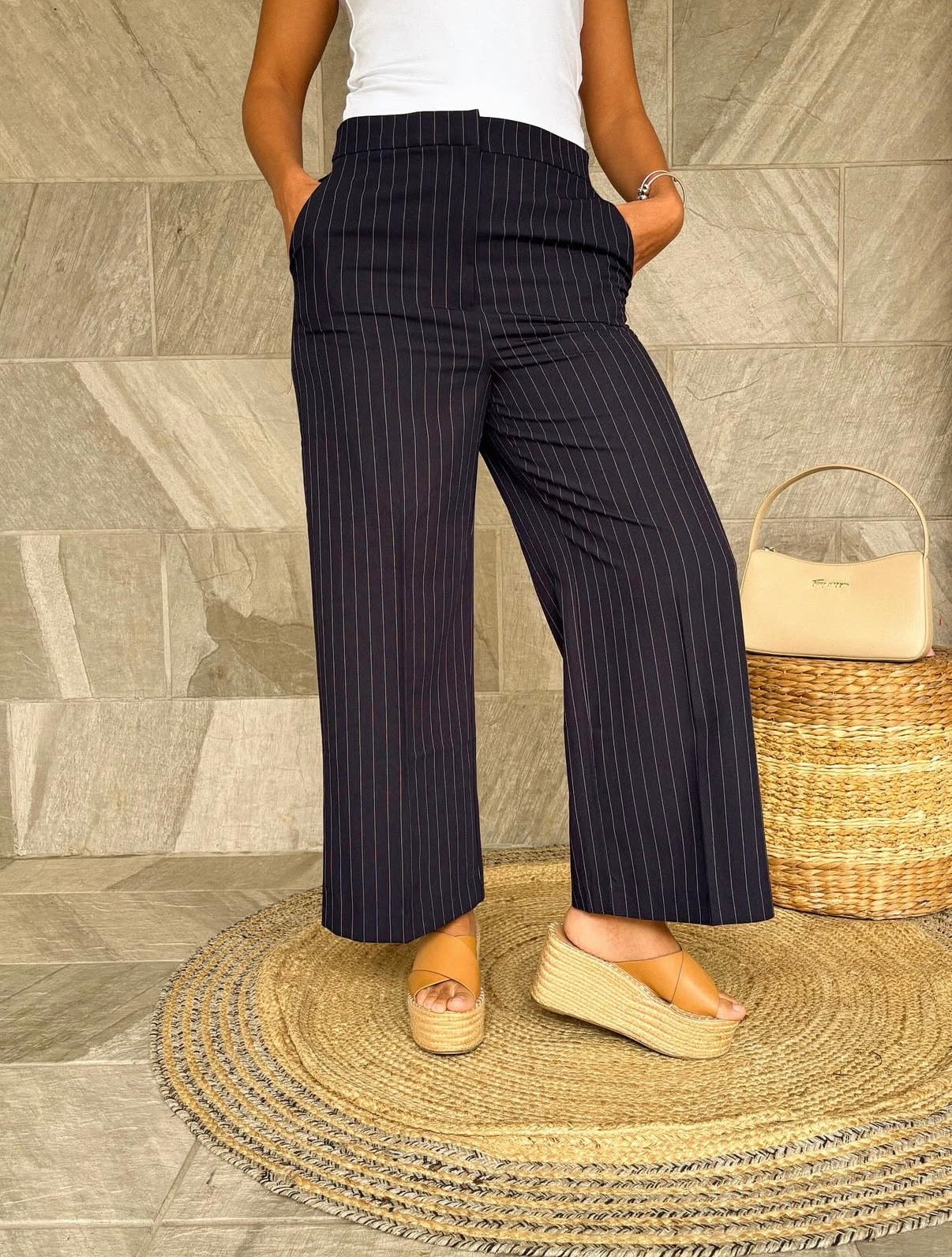 Pantalón azul de rayas